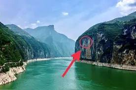 三峡绝壁现黄金洞，专家冒死进入，揭开埋藏2300多年秘密后，傻了图片