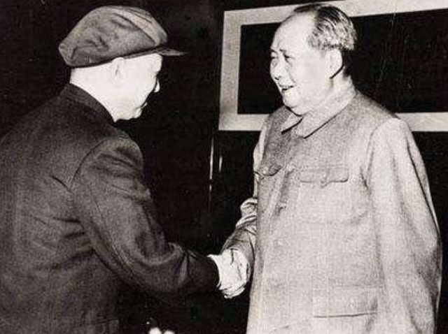 1956年，毛主席接见徐州地委书记时突然问：“四”加“南”读什么