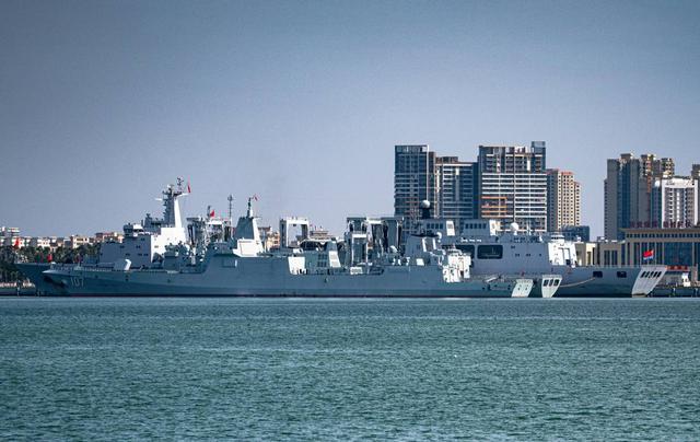 解放军军舰逼近日本岛，高市早苗万万没想到，中方反制这么快