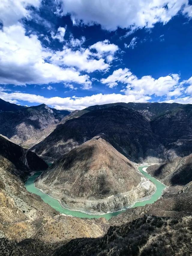 金秋滇藏线2000公里朝圣路：邂逅雪山、盐田与147碗加加面的江湖