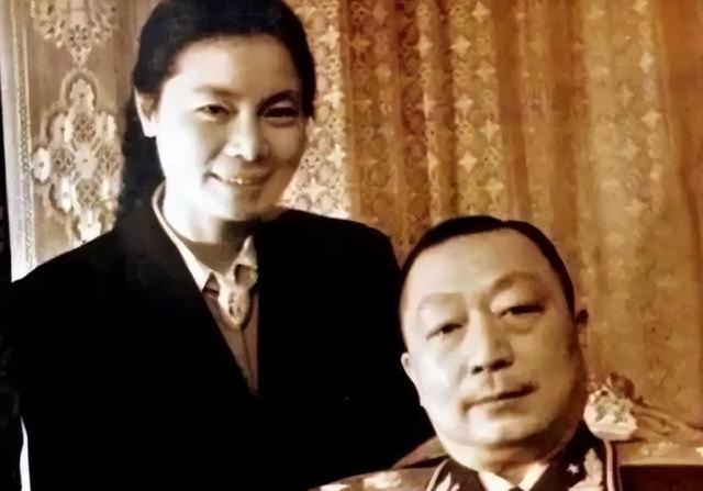 2004年	，薄一波96岁生日，聂力带小外孙去看望：快给太爷磕头