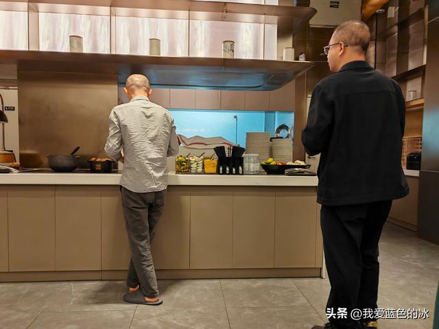 梅州这家酒店深夜粥到种类不少，做得真棒！