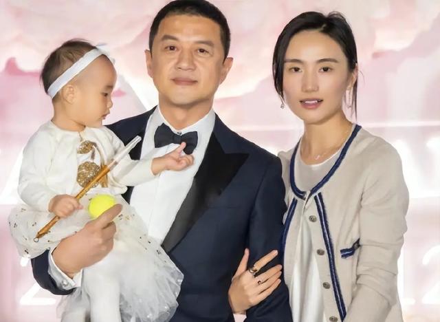 笑死了！李亚鹏和海哈金喜宣布离婚，没想到评论区句句都是梗