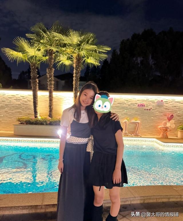 马伊琍文章大女儿文君竹晒17岁庆生照！脸型像妈，五官像爸 真漂亮