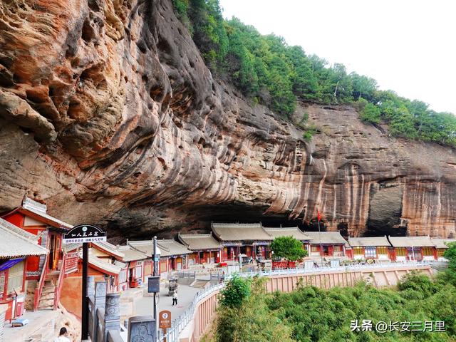 打卡麦积山，不要错过仙人崖，近在咫尺，风景独好