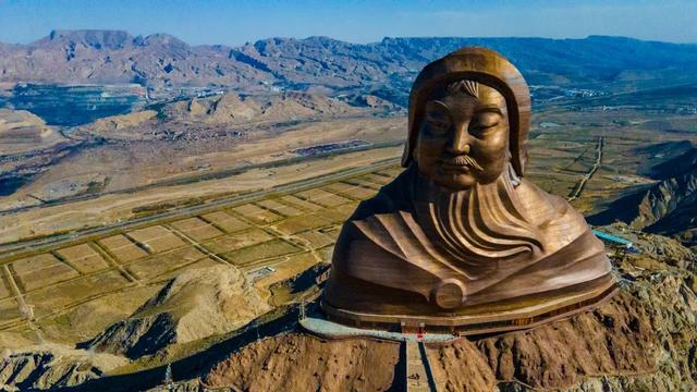 中国最"矛盾"城市！内蒙古的"大海"淹没了沙漠？周总理亲自定名！