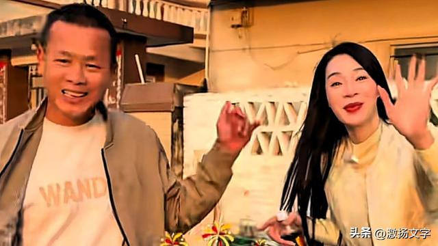 全红婵家新房旁的美女邻居	，建房时有影响的那棵大树就是美女家的