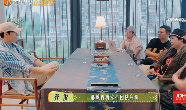 龚俊这招反客为主干得漂亮，《花少7》导演组尴尬都溢出屏幕了