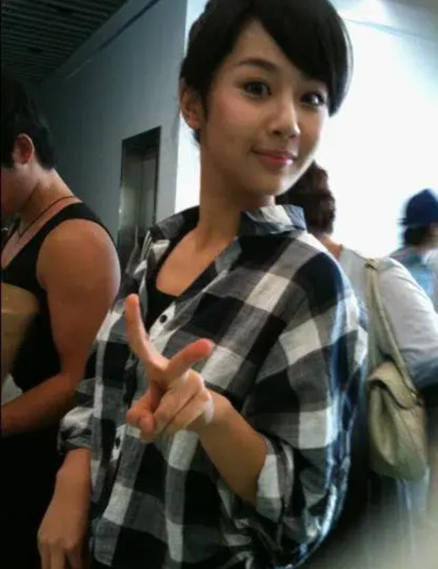 用力过猛？31岁杨紫面相变了	，走上“不归路	”，张艺谋的话应验了