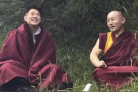 李连杰到海拔4000米高山修行，62岁利智同行，夫妻牵手修行好恩爱图片