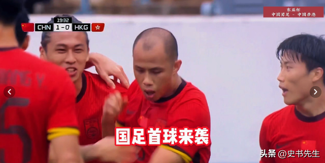 香港球员辱骂中国球迷后续！霍启刚评论区沦陷，俱乐部回应已解约