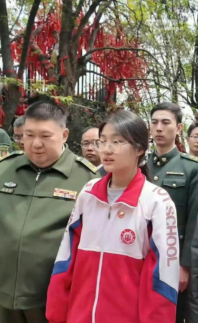 毛主席的曾孙女毛甜懿，北京101高中的学生，还是位天才钢琴少女 ​ ​​​