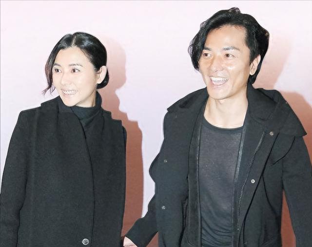 21岁拍三级，30岁被出轨，38岁嫁大佬，如今52岁没孩子也被宠成宝