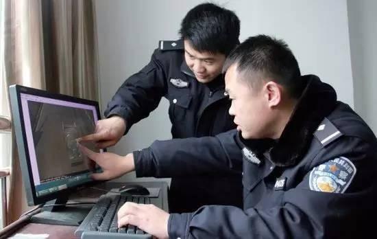重庆铜梁爆炸案：凶手将炸药带茶馆致44人死伤，都是打麻将惹的祸