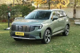 新车 | 插混7座中大型SUV/纯电续航95公里 福特领裕PHEV实车亮相图片