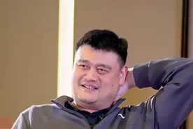 泪目！姚明大郅巴特尔相聚，相约20年后再见，巴特尔：我不知道了图片