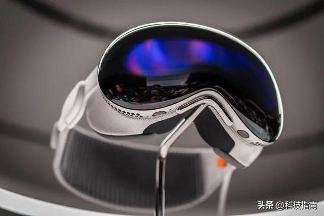 苹果玩真的？头带藏着大秘密，Vision Pro要从“玩具”变“工具”