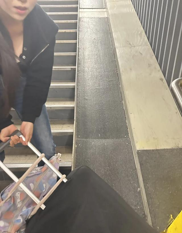 欧洲自由行法国：巴黎的地铁惊魂，我和女儿吓得瑟瑟发抖