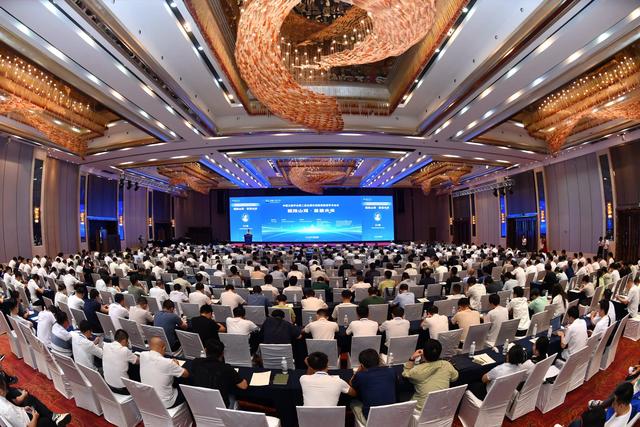 中国公路学会第二届全国交通智能建造学术会议在武汉隆重召开