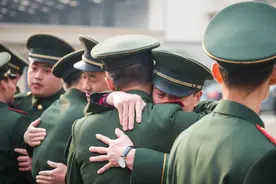 100万退役金还是3000的事业编，退役士兵怎么选？图片