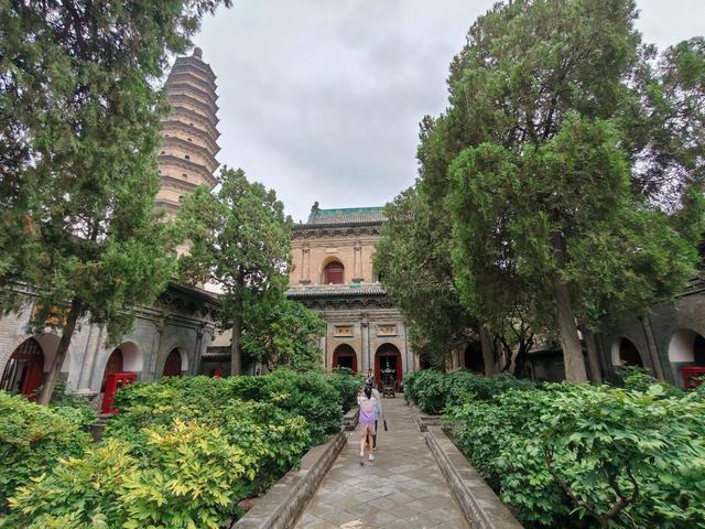 老太原了，第一次登上这个城市象征的“双塔”