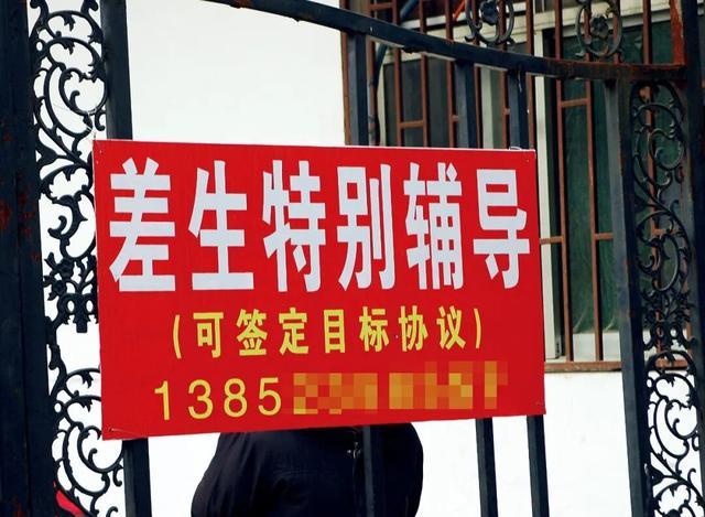 精神科候诊区：坐满了迷茫的家长与疲惫的孩子