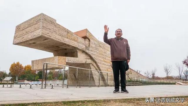 盘龙悠远银杏黄 水中学友情谊长