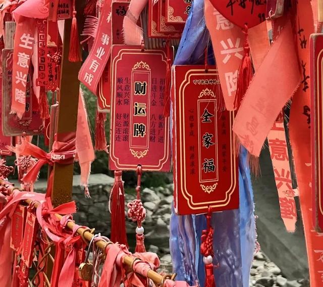 在可可托海领证：让山河成为爱情的见证者 | 见证每一句 “我愿意”