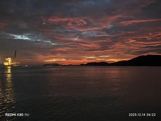 到沙头角看海上日出