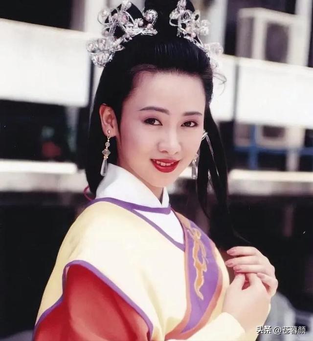 她出身清华大学，因拍三级片与父母决裂，如今再不让女儿进娱乐圈