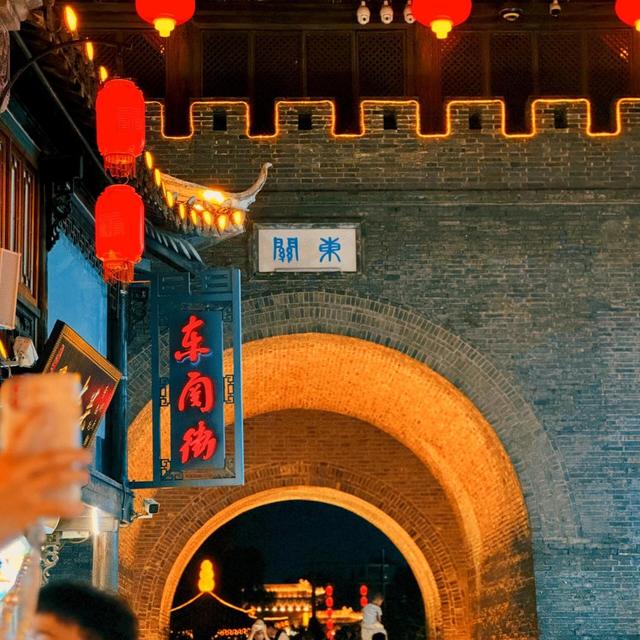 舌尖上的中国：十大美食之都的饕餮之旅