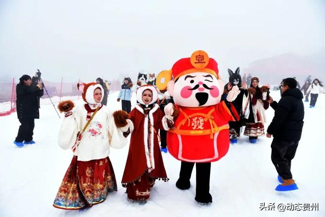 冰雪狂欢点燃冬日激情！玉舍雪山滑雪场今日开板～