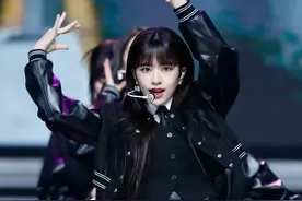 韩国女团真是个个都漂亮！安宥真的小腿黑丝连脚袜真性感图片