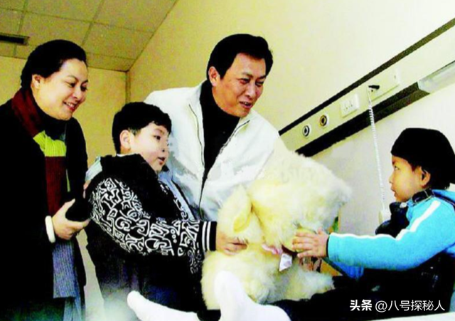 唐国强的“糟心事”：两个儿子都是残疾，难怪他73岁也不敢退休！
