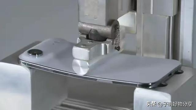 iPhone 17 Pro/Air跌落测试翻车，维修费高达749美元