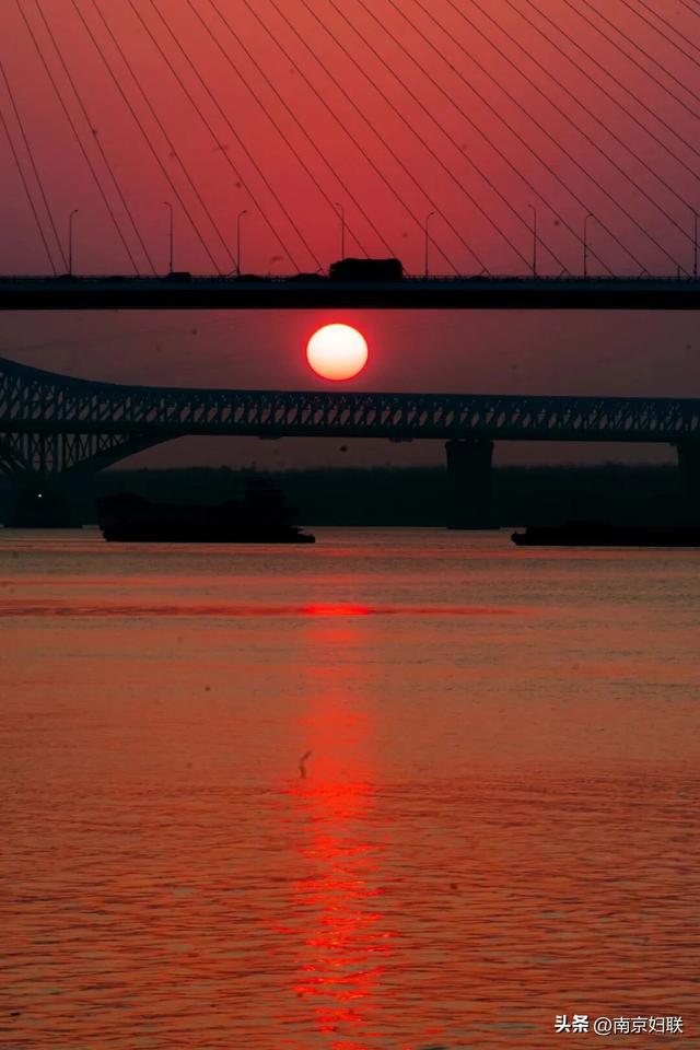 日暮下的金陵，绝美！