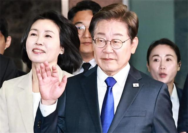李在明偏不来北京阅兵，金正恩妹妹送李在明一坏消息，值得点赞