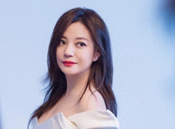 突传3个坏消息才仨月，赵薇近况曝光	，一点不意外，黄晓明说得对