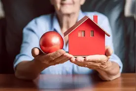 公婆将房产赠与儿媳，其他子女不服欲要回，法院：儿媳已尽遗赠约定义务，遗赠扶养协议有效图片