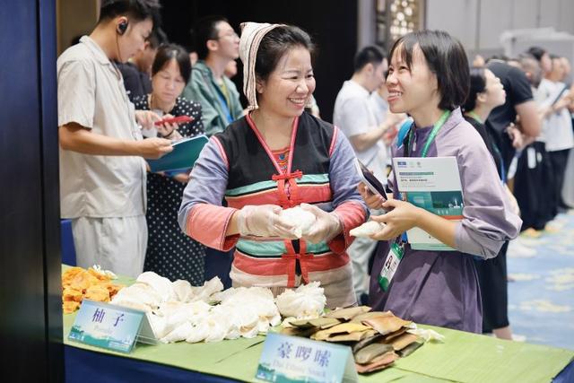 为了保护植物多样性，全球200多位专家学者在杭州开了一场大会