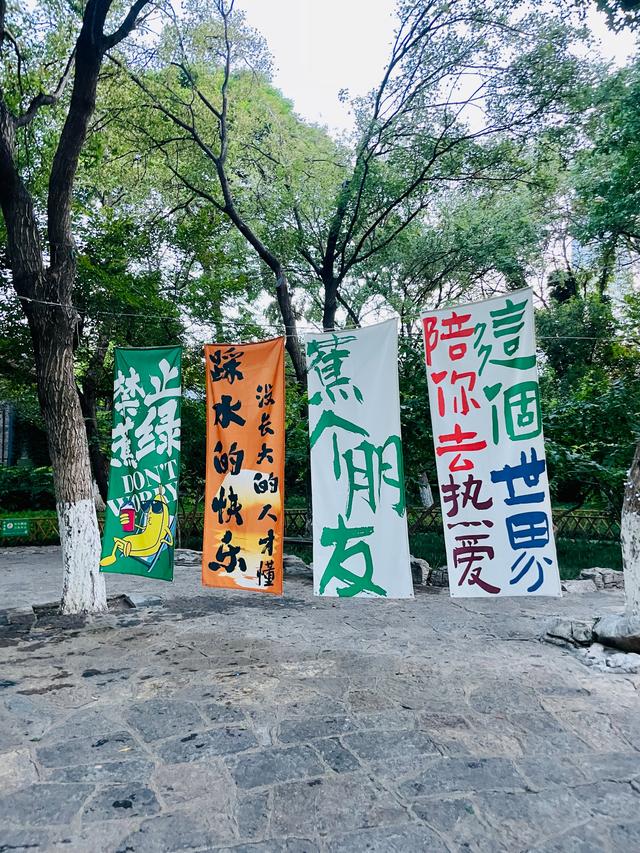 不是版纳去不起，是五龙潭更有性价比！免费儿童泼水天堂，娃玩疯