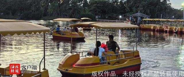 浪漫游船救生衣“躺平”，游客坐船忽视安全隐患！
