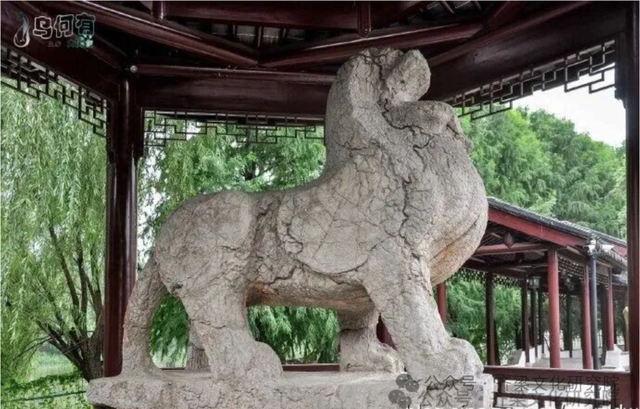 苏州东吴博物馆有一件南朝石辟邪石刻