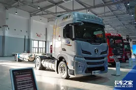 6个气瓶容积3000升，能跑4500公里，半挂车装气瓶你见过吗？图片