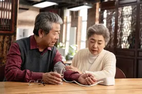 52岁男子，每天一碗“黄芪汤”，成功摘掉乙肝的“帽子”图片