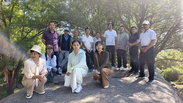 积石山县文学赋能采风活动临夏州本土作家走进积石山县石海景区