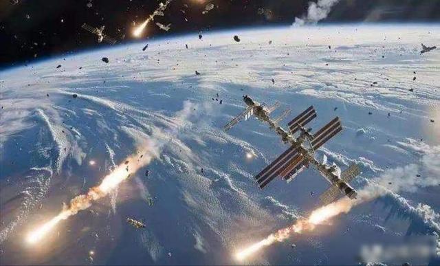 撞击神20“真凶”锁定！仅0.1毫米就威胁生命，该怎么救航天员？