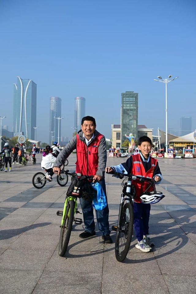 今天，骑遇日照，出发！他们共赴最美秋日！