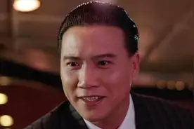 看到68岁万梓良如今现状，才知道，原来周润发已经把答案说出来了图片