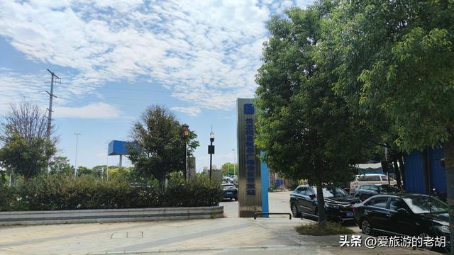 株洲40亩的商业广场，毗邻景区配套公交起始站，仅7年荒草丛生